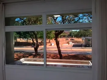 Portas acústicas em Brasília: porta com vedação perimetral instalada pela Khapa
