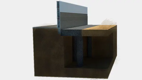 Manifestação de umidade ascendente com descolamento de reboco na base da parede